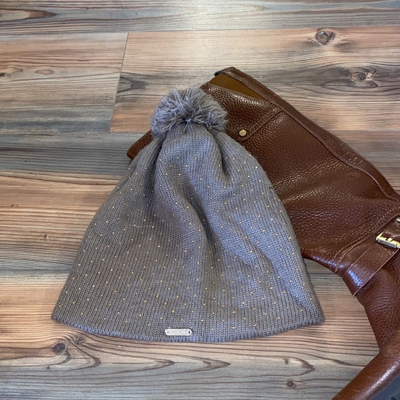 Steve Madden Tan / Olive Knit Beanie with  gold accents - one size - winter hat - Picture 3 of 8